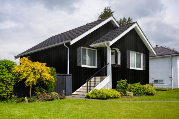 Casa metal siding negro 2570 ALTA